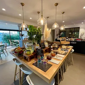 Campanile Centre Sortie 21 Sur A7 A9 Hotel