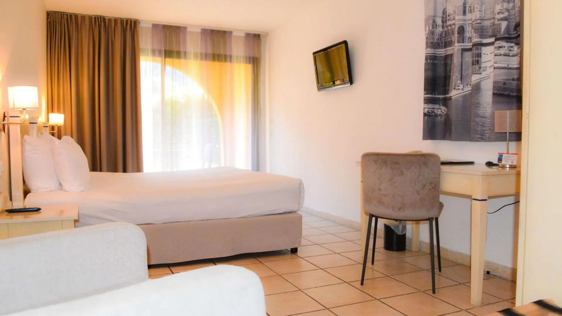 Best Western Gemenos en Provence 3*,